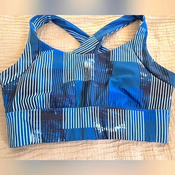 ASICS sports top, size L with slight padding.  Never worn. - Picture 1 of 3